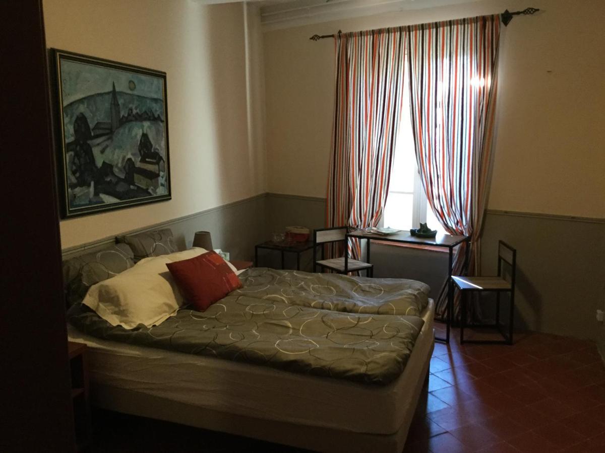 Les Hirondelles Bed & Breakfast Argeliers ภายนอก รูปภาพ