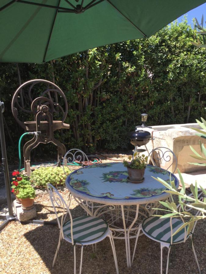 Les Hirondelles Bed & Breakfast Argeliers ภายนอก รูปภาพ